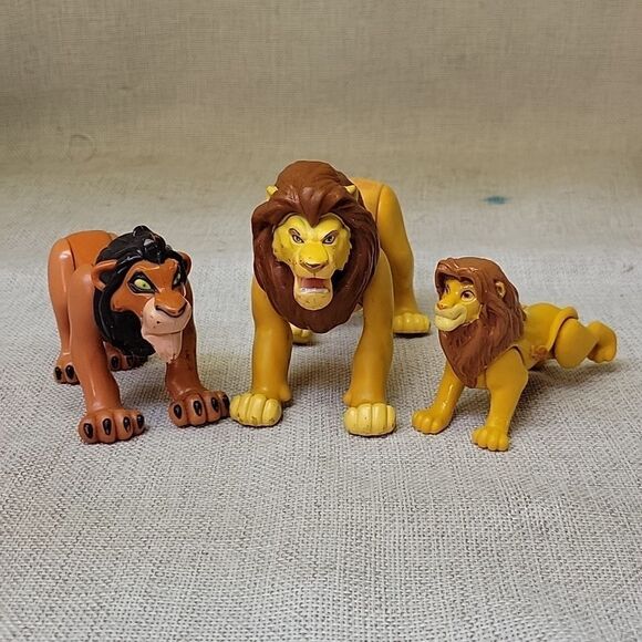 Lion King bundle. Shirt, sleeping pants, movie, books, figures - Picture 15 of 16